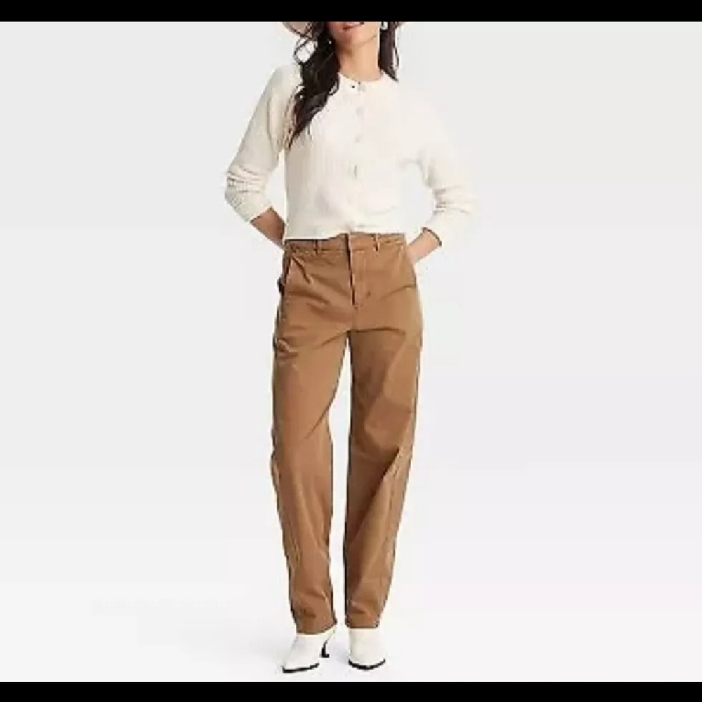 Universal thread Women's High-Rise Curved Leg Chino Pants Tan